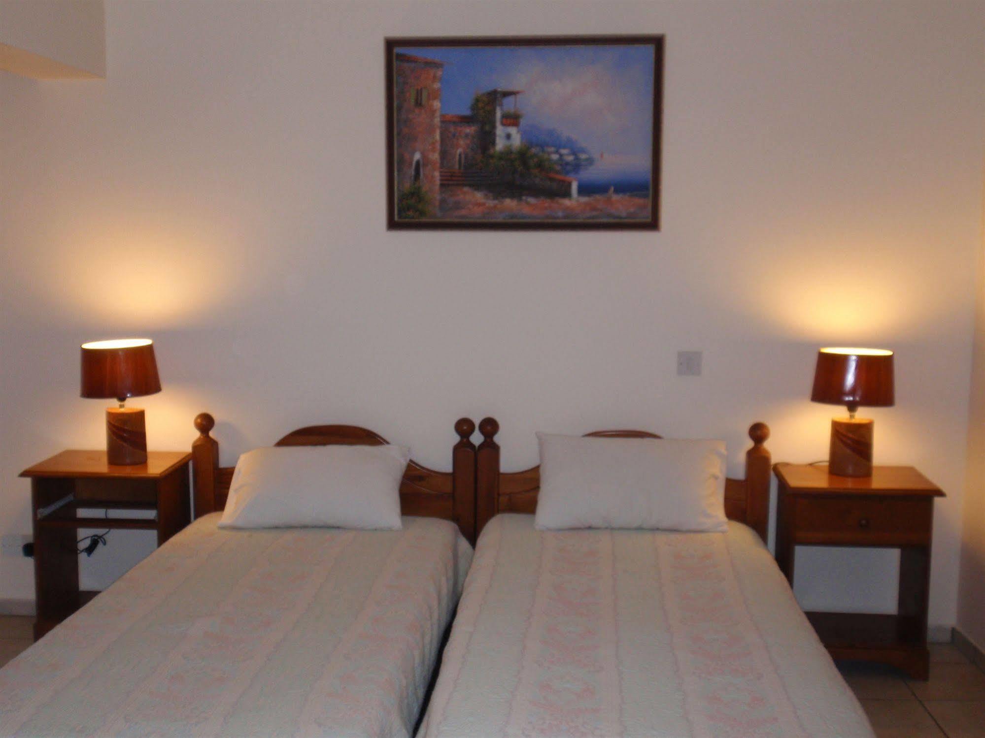 Palm Sea Beach Hotel Apartments ลาร์นาคา ภายนอก รูปภาพ