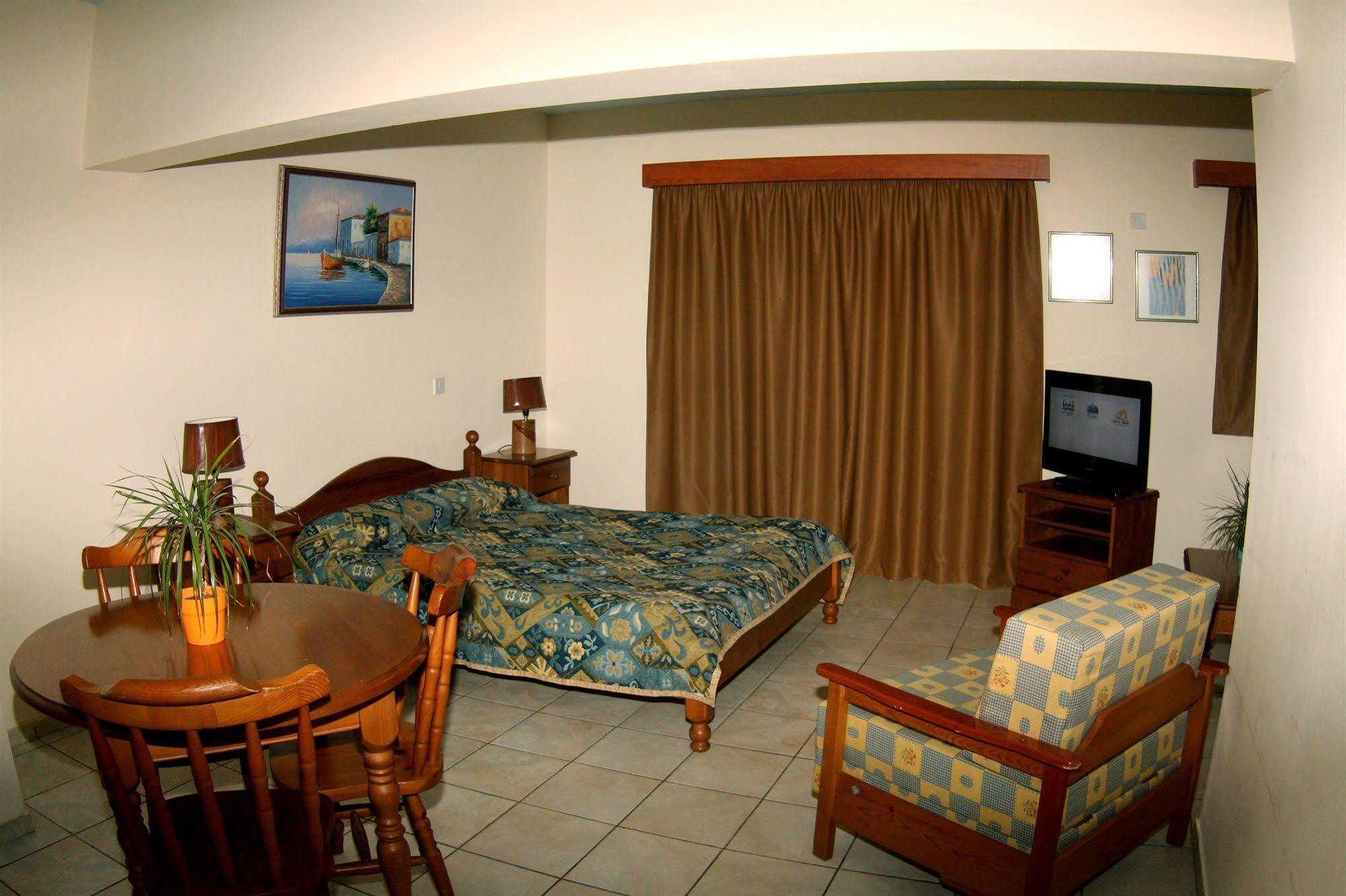 Palm Sea Beach Hotel Apartments ลาร์นาคา ภายนอก รูปภาพ