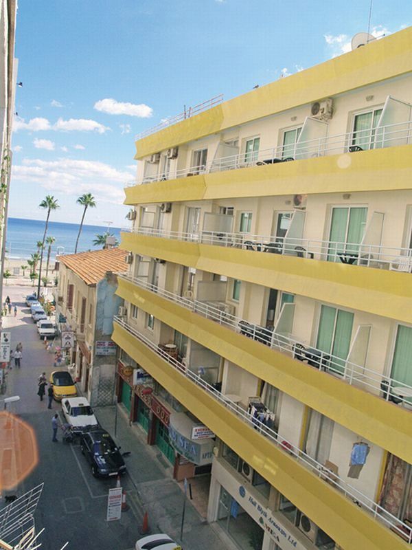 Palm Sea Beach Hotel Apartments ลาร์นาคา ภายนอก รูปภาพ